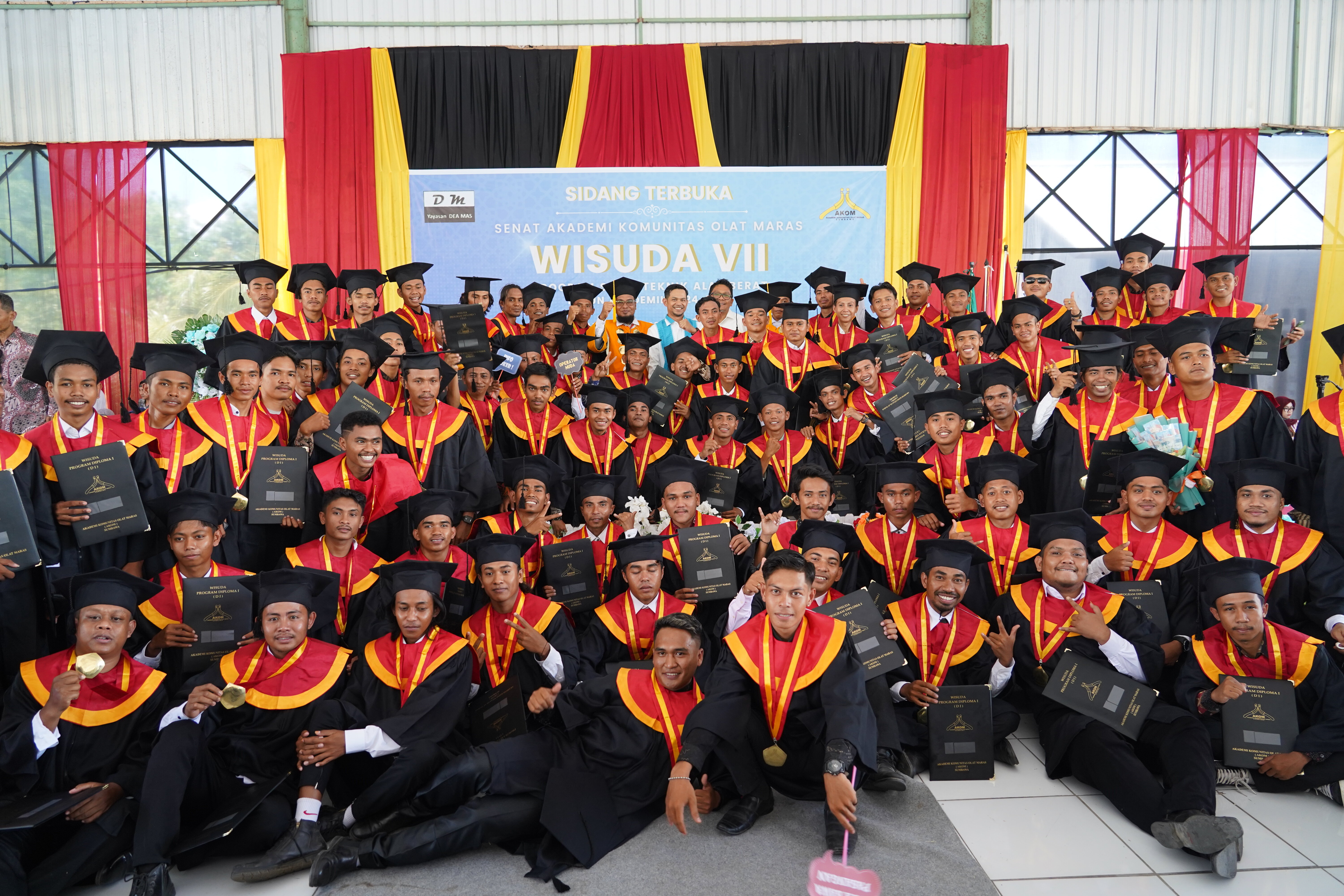 100 STM Scholarship Recipients of D1 (Associate Degree) Heavy Equipment Engineering Successfully Graduated